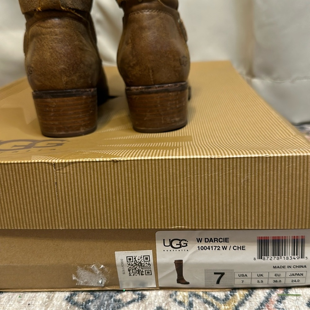 Ugg Darcie Riding Boot: Size 7: Color-Brown - Picture 7 of 8
